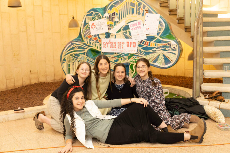 שוט מתוך צילומי הסדרה - 'רצים למשנה'