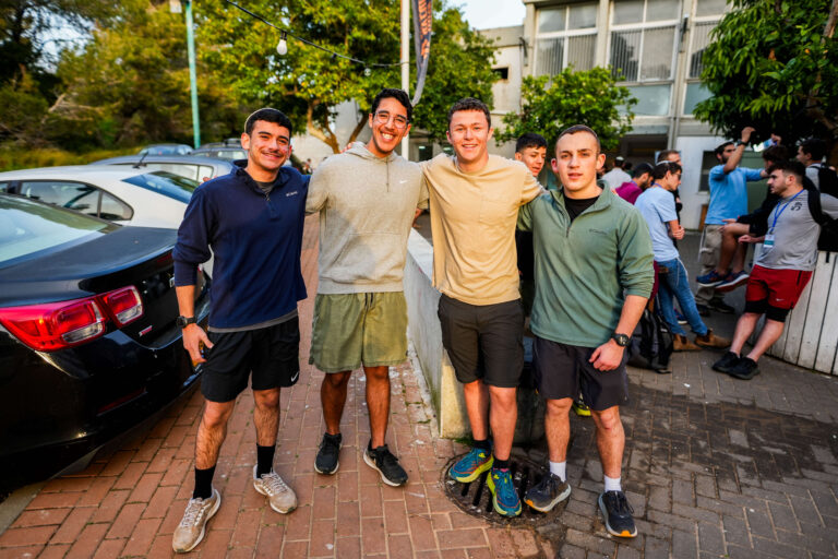 צעירים במפגש במסגרת כנס יד ביד