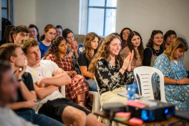 צעירות בכנס יד ביד לנוער