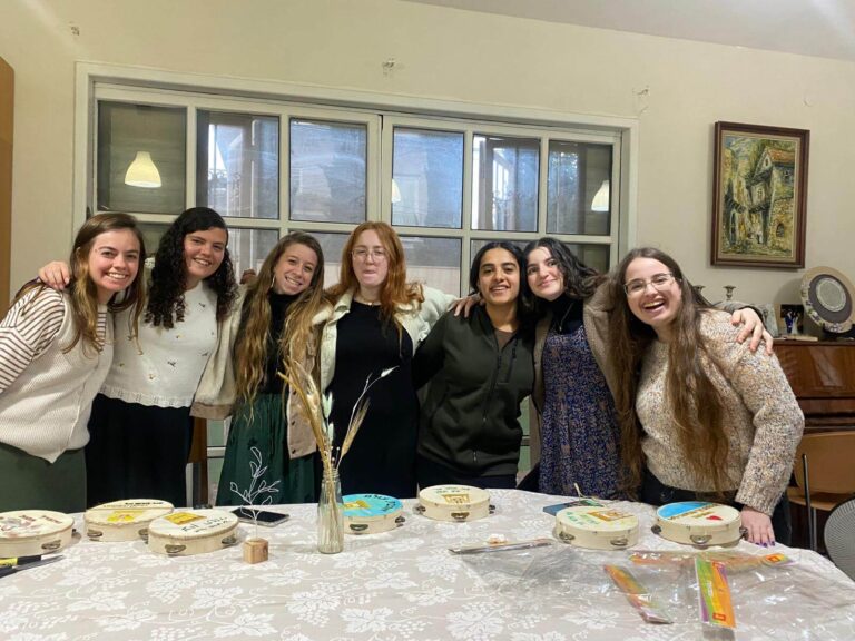 מפגש צעירות במסגרת פרויקט 'טנא'