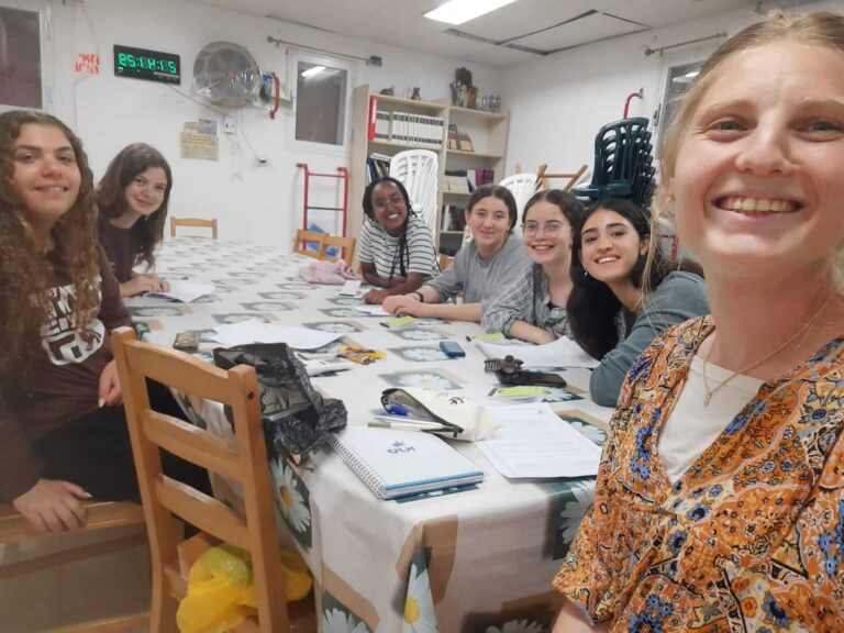 מפגש צעירות במסגרת פרויקט 'טנא'