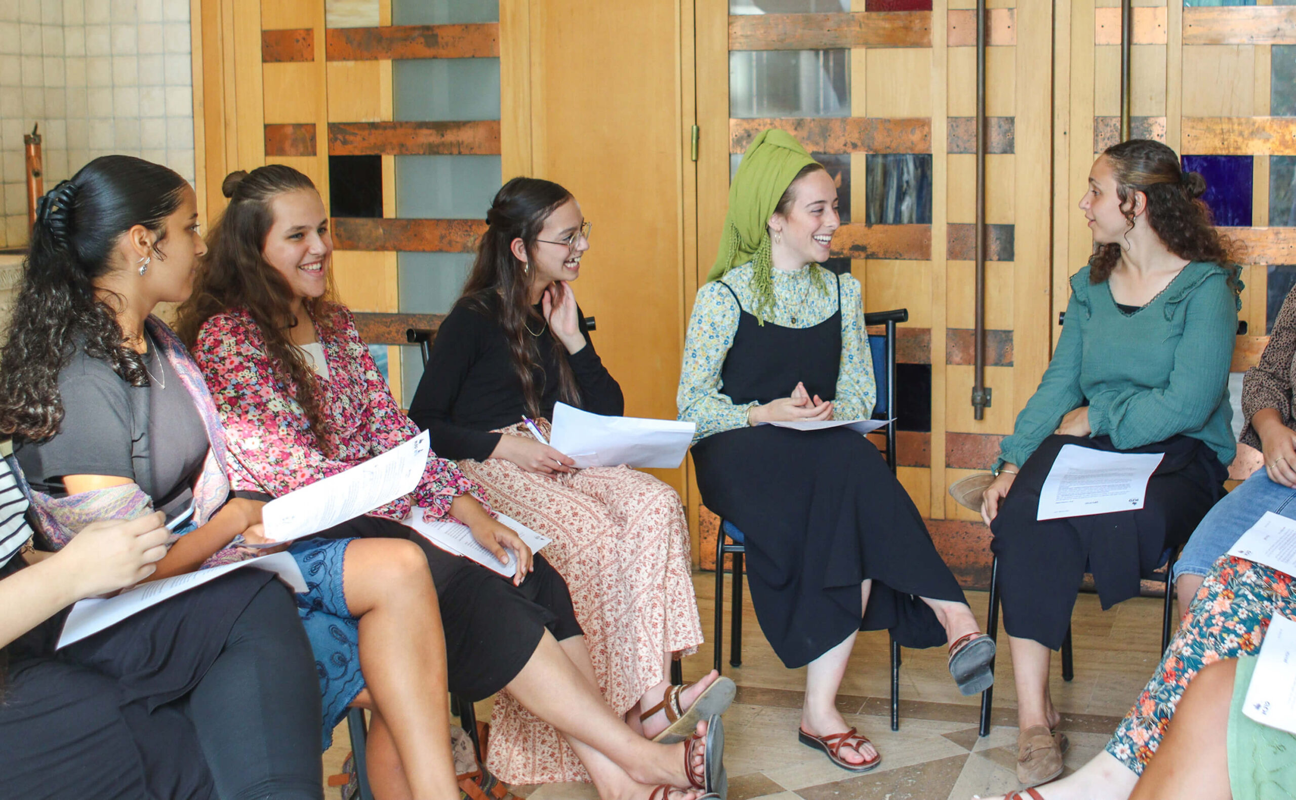 מפגש לימוד צעירות במסגרת פרויקט טנא