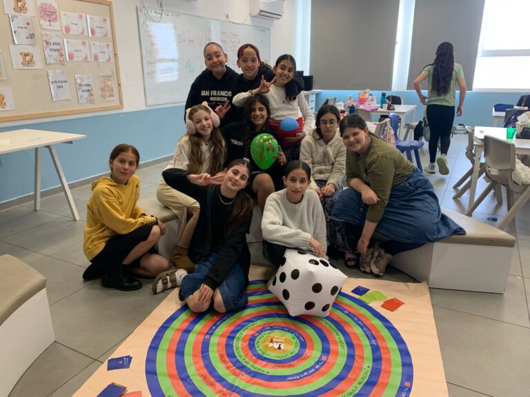 ילדים בפעילות במסגרת תוכנית מחוברים