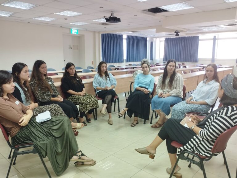 מעגל לימוד מתוך תוכנית מחוברים